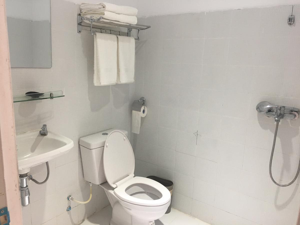 Roly Airport Residence Γιανγκόν Εξωτερικό φωτογραφία